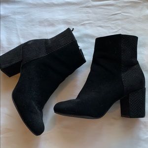 Old Navy black booties